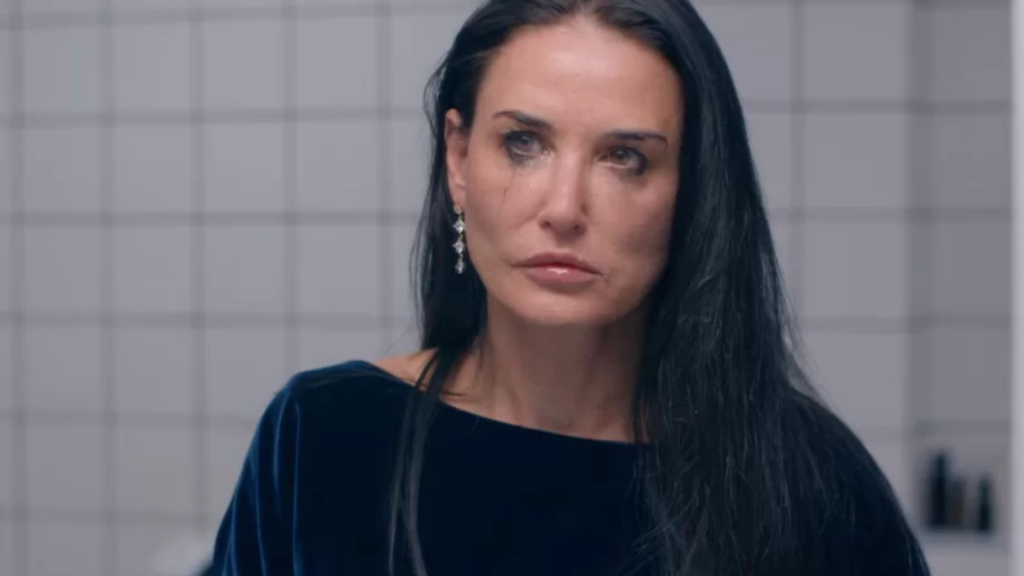Demi Moore em cena do filme a substancia